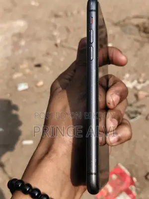 Apple iPhone 11 (Used)