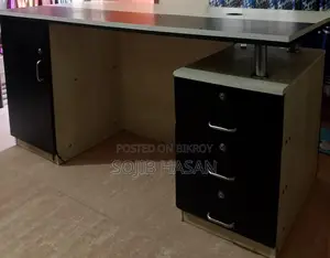 অফিস টেবিল