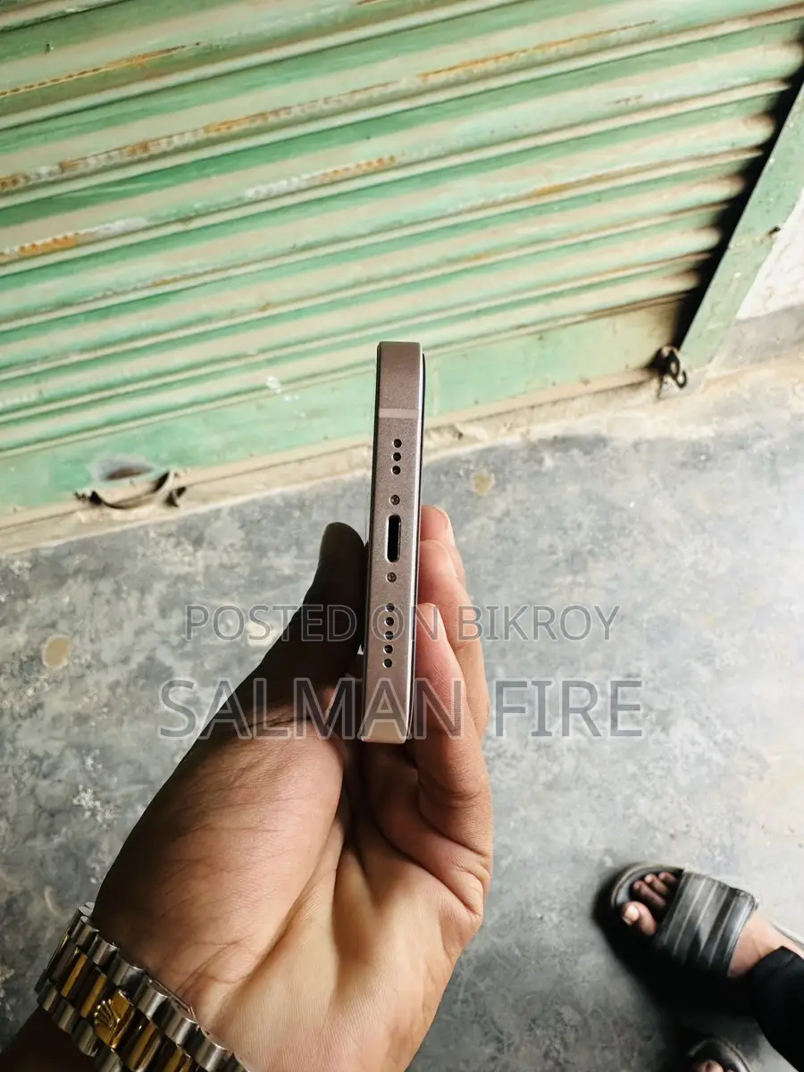 Apple iPhone 13 (Used)