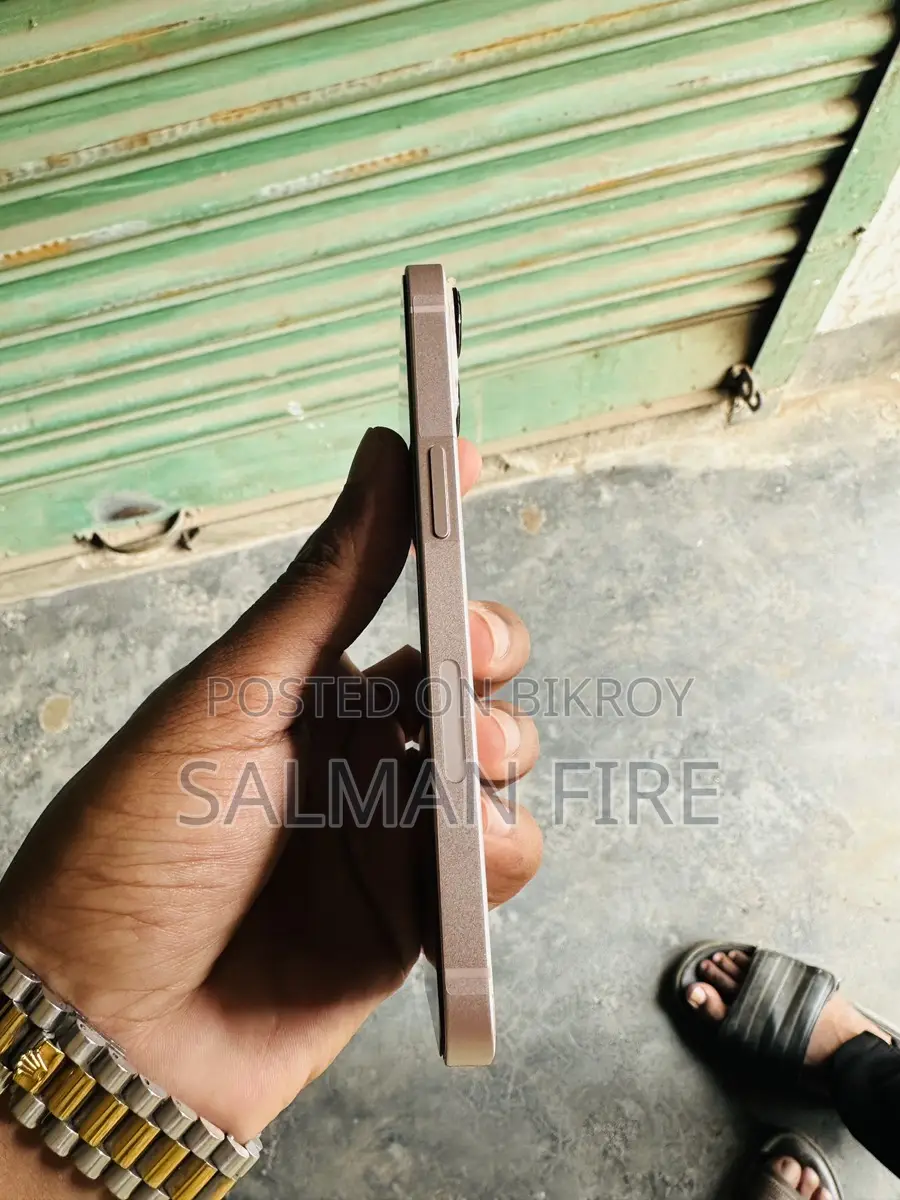 Apple iPhone 13 (Used)