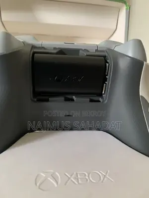 Xbox controller with battery