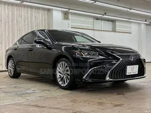 Lexus ES 300h L Version 2021