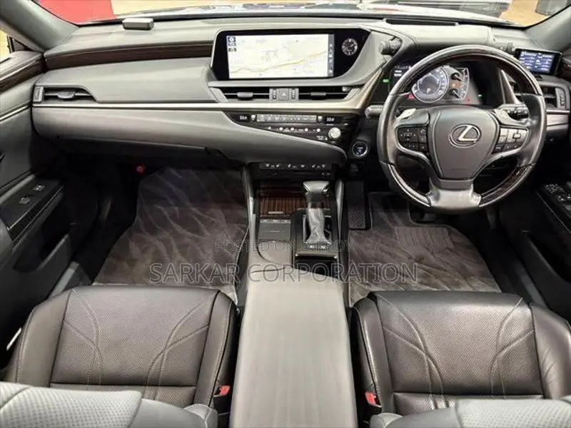 Lexus ES 300h L Version 2021