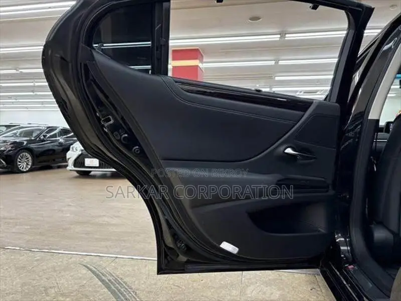 Lexus ES 300h L Version 2021