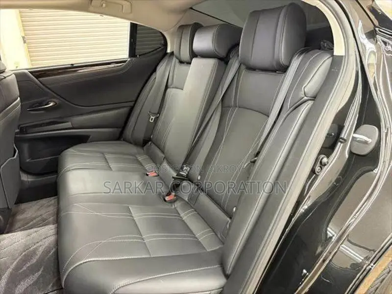 Lexus ES 300h L Version 2021