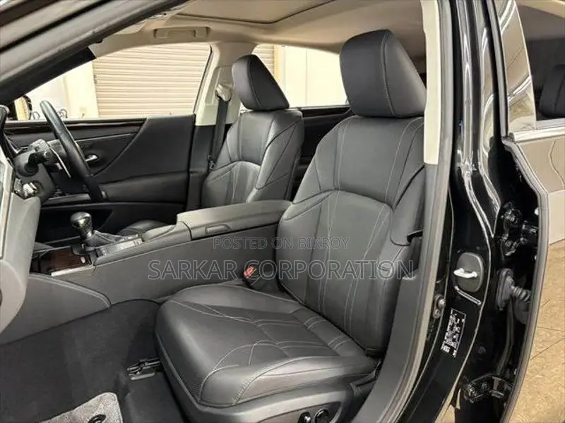Lexus ES 300h L Version 2021