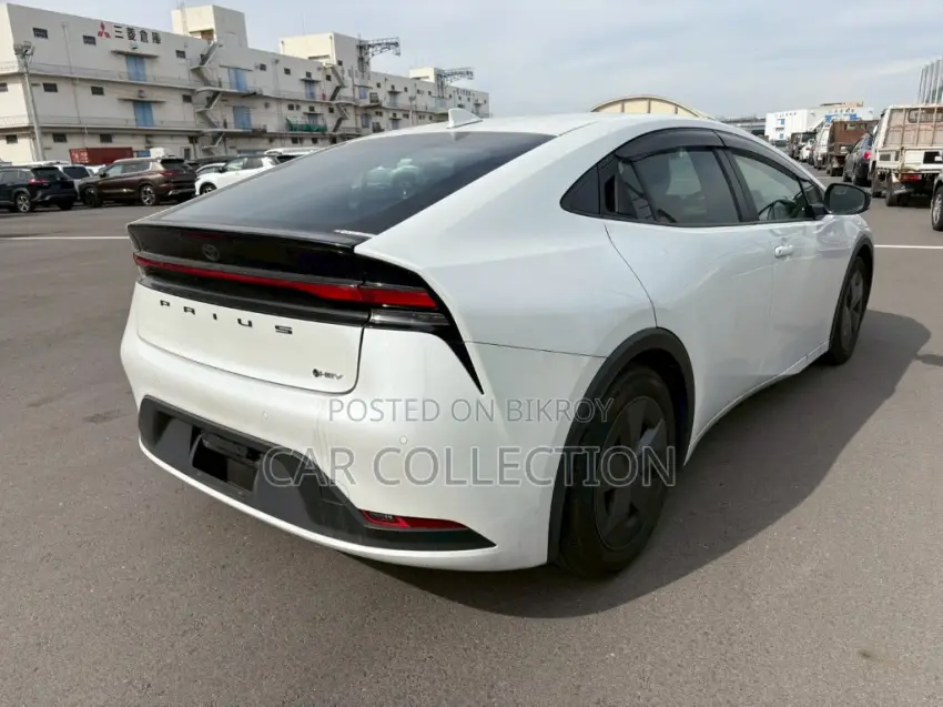 Toyota Prius U 2023
