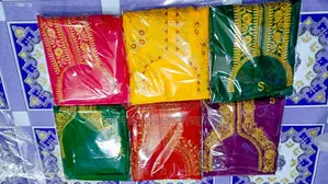 স্টক ক্লিয়ার থ্রি পিস