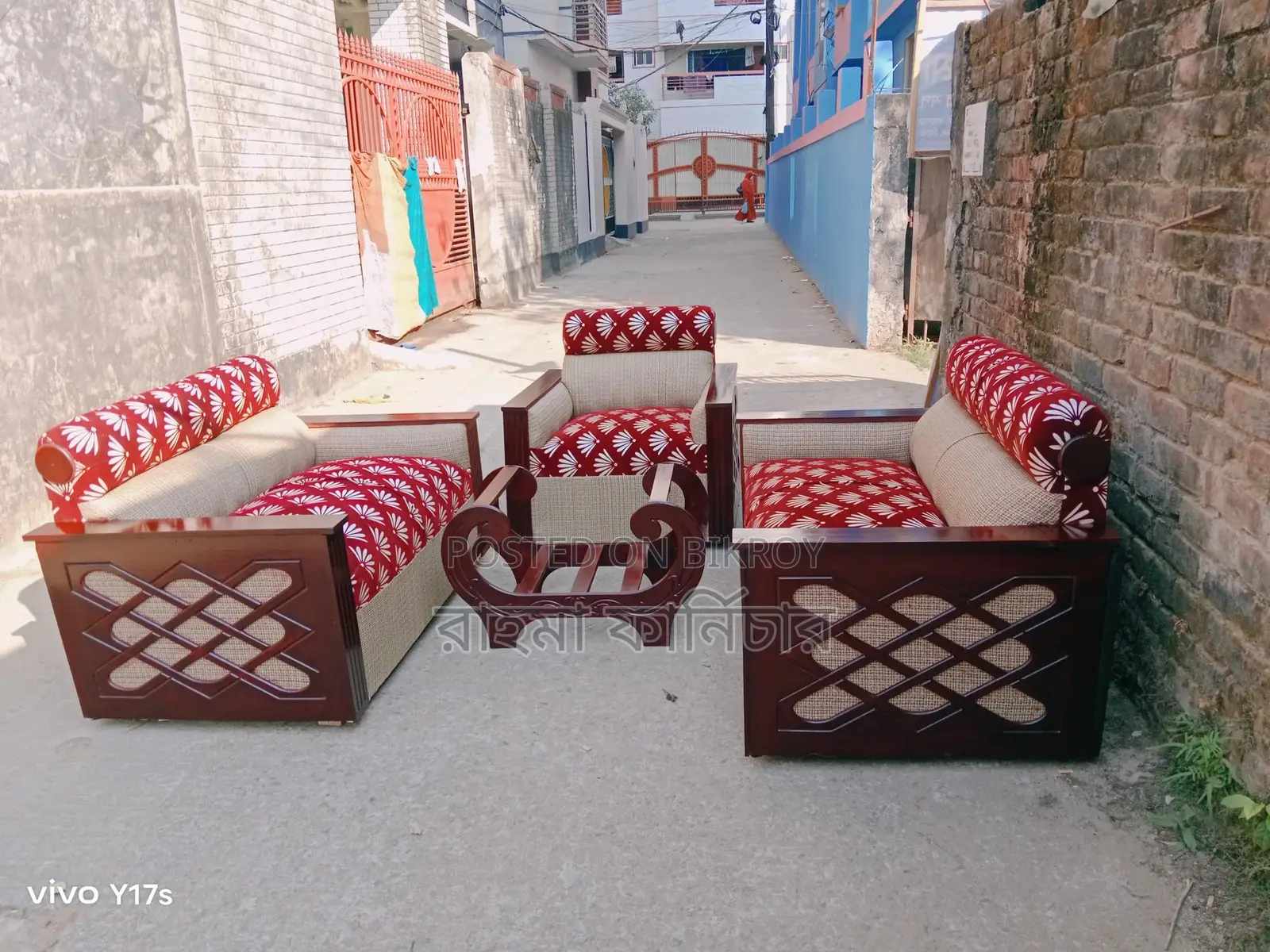 Jali design sofa set with center table