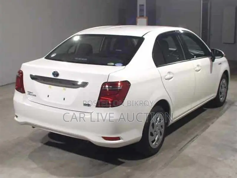 Toyota Axio hybrid 2021