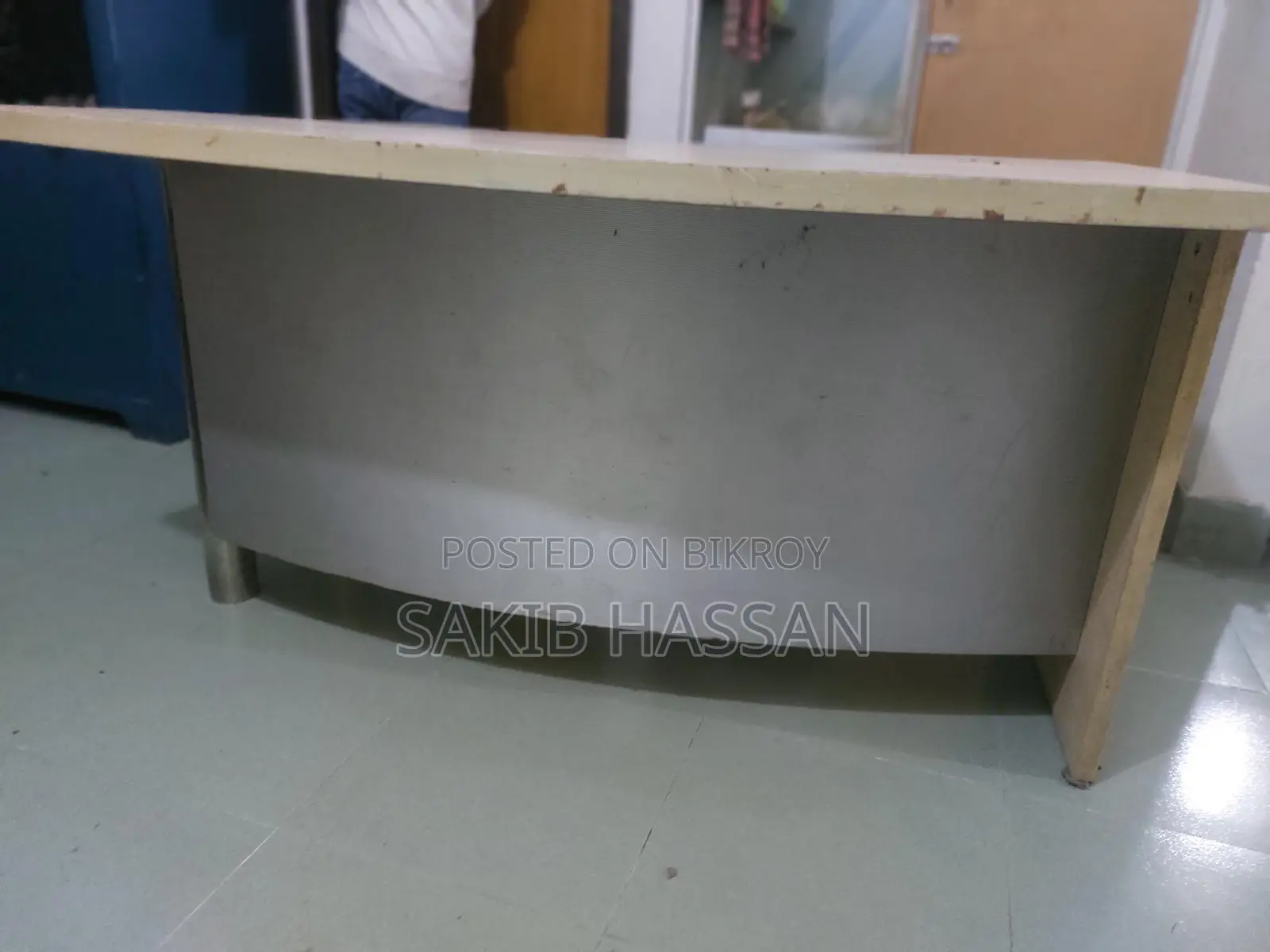 Large Curved Office / Computer Table (board) – Good Condition