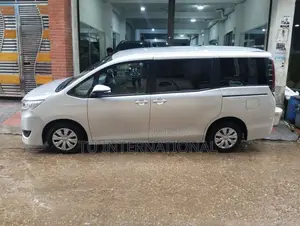 Toyota Noah NON HYBRID UNIT.. 2020