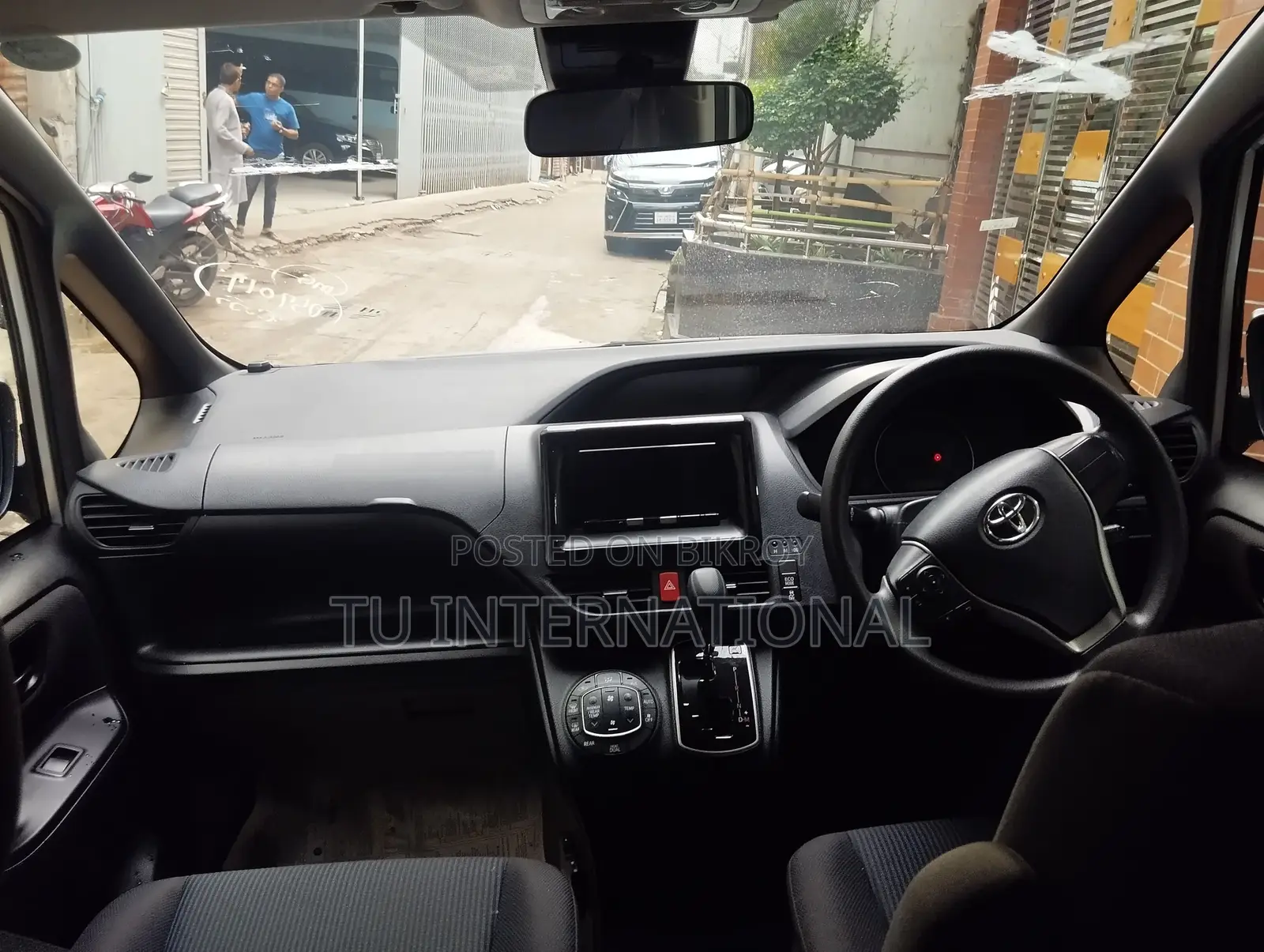 Toyota Noah NON HYBRID UNIT.. 2020