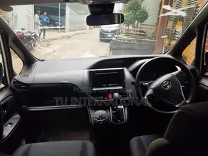 Toyota Noah NON HYBRID UNIT.. 2020