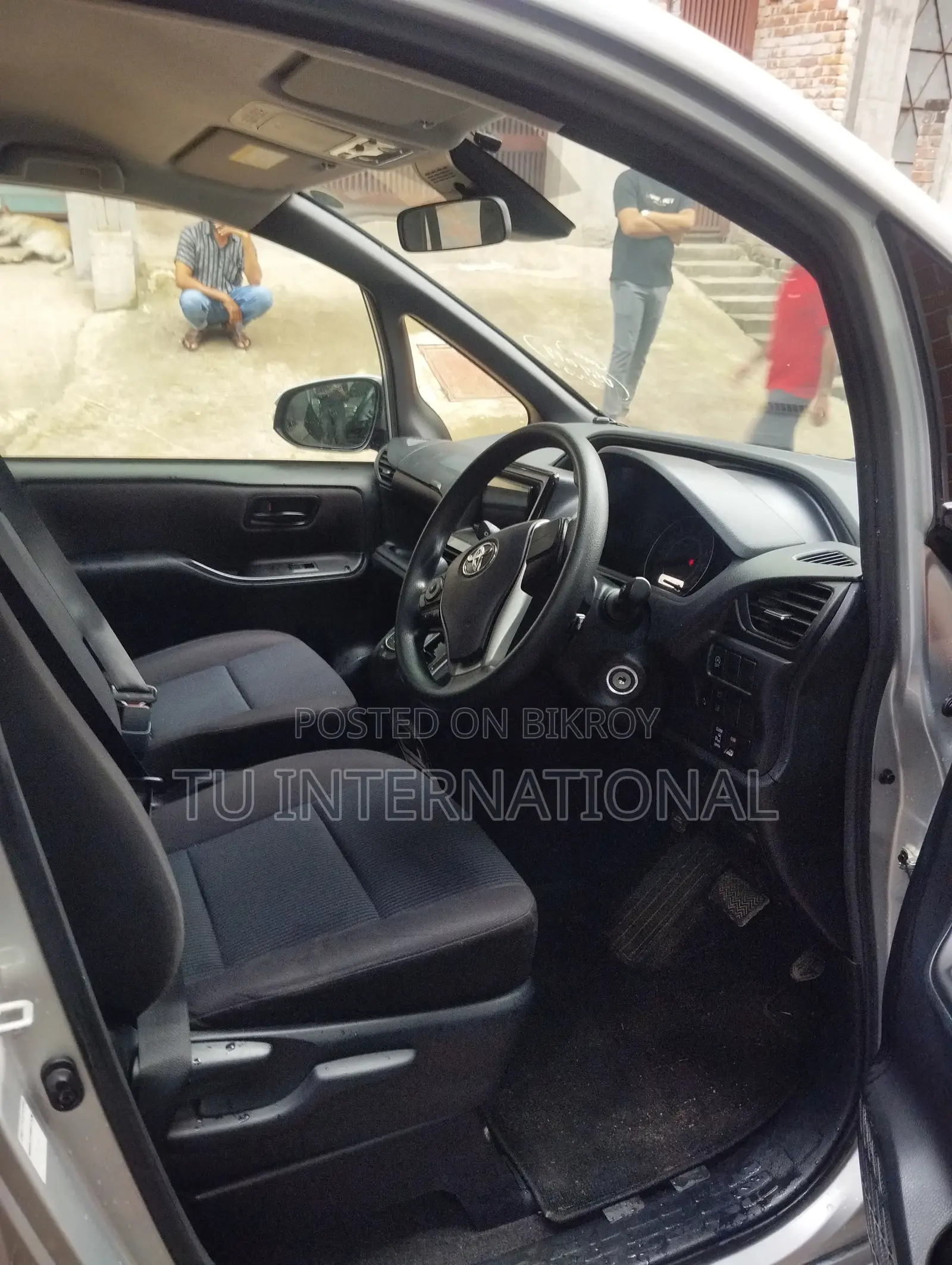 Toyota Noah NON HYBRID UNIT.. 2020
