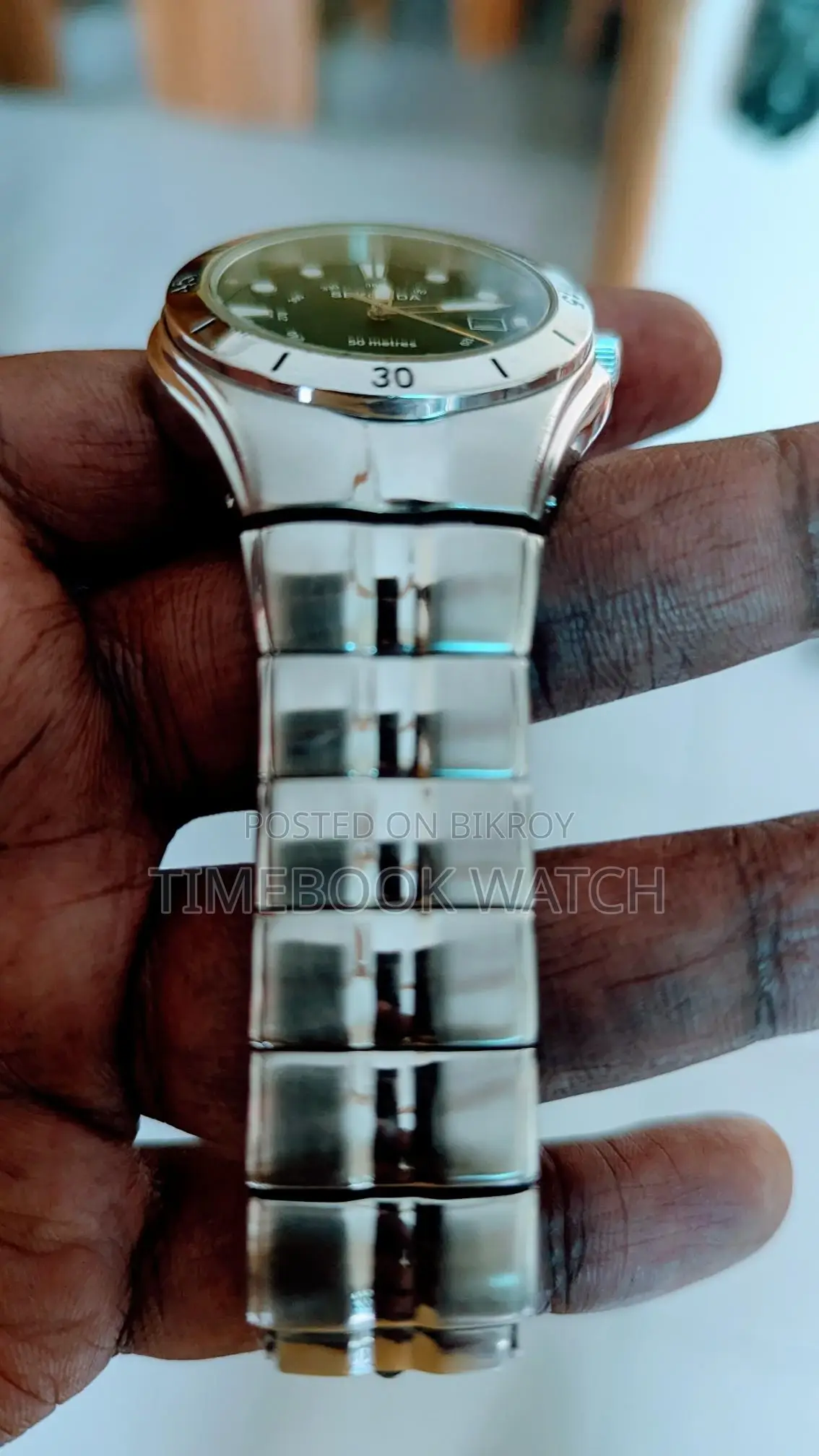 SECONDA Watch Beautiful Dial Display