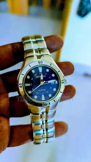 SECONDA Watch Beautiful Dial Display
