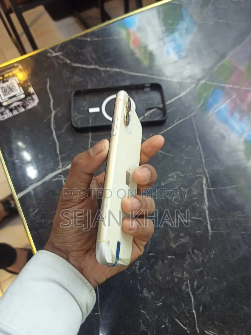 Apple iPhone 11 (Used)
