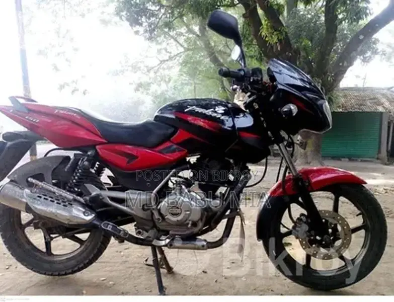 Bajaj Pulsar 150 . 2017