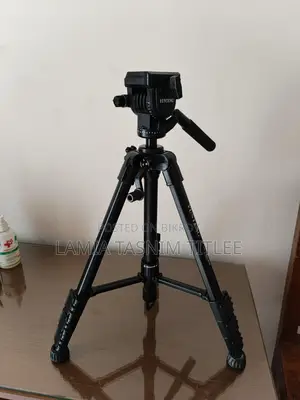 একটি ট্রাইপড বিক্রি হবে।একদম নতুন প্রায়
