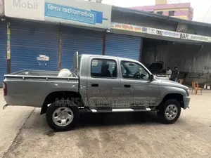 Toyota Hilux Pickup 2003
