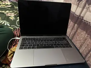 Macbook Pro 2017 Core i5 8GB RAM 256GB SSD 13.3-inch 2K LED Retina