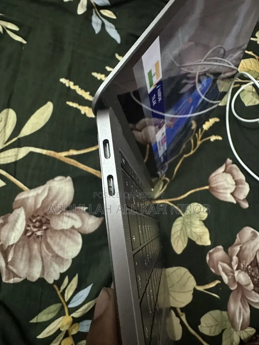 Macbook Pro 2017 Core i5 8GB RAM 256GB SSD 13.3-inch 2K LED Retina