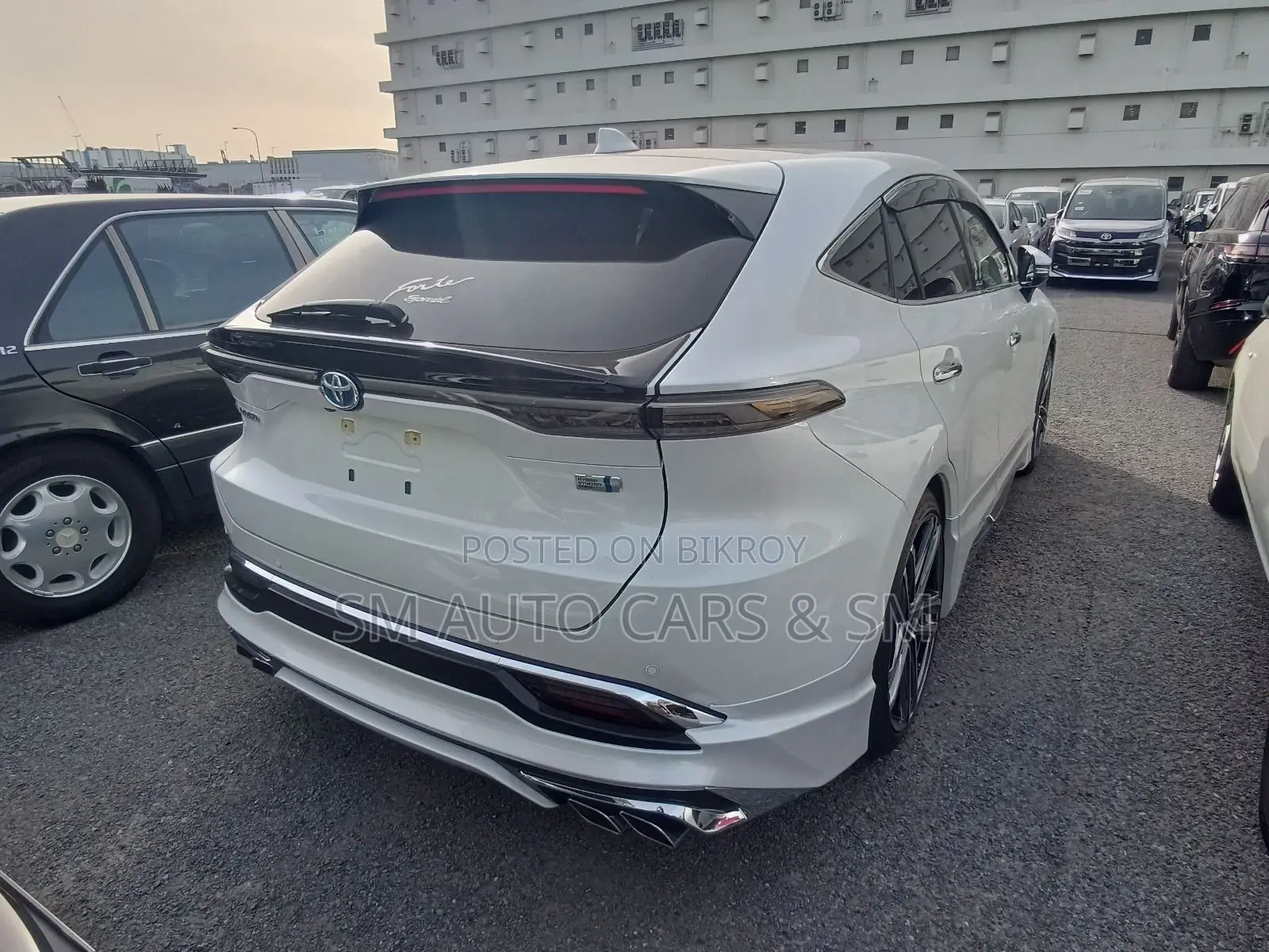 Toyota Harrier Hybrid Z pearl 2023