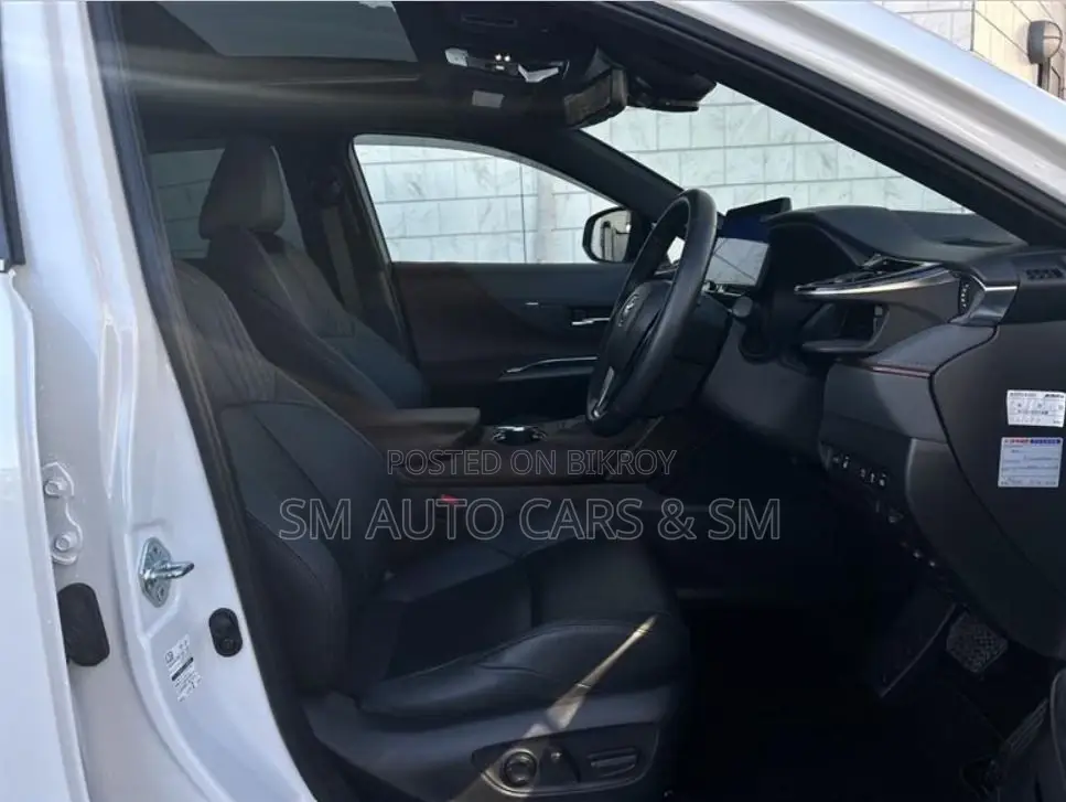 Toyota Harrier Hybrid Z pearl 2023