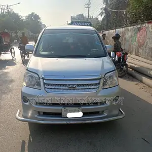 Toyota Noah silver 2005