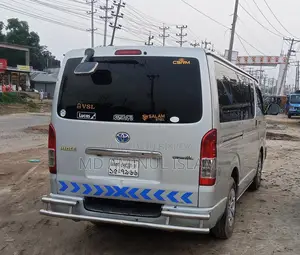 Toyota Hiace 2010