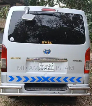 Toyota Hiace 2010