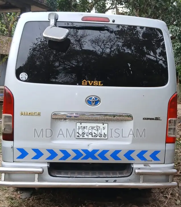 Toyota Hiace 2010