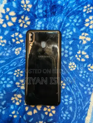 Samsung Galaxy M20 . (Used)