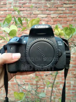 Canon 700D + Lens EF-S 18-55MM