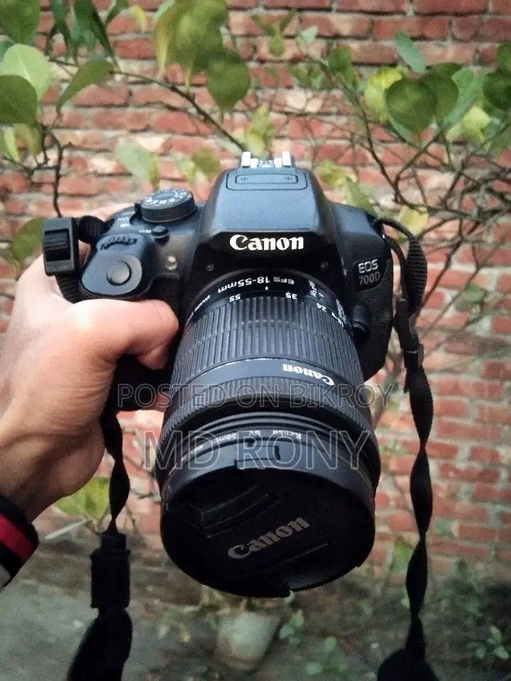 Canon 700D + Lens EF-S 18-55MM