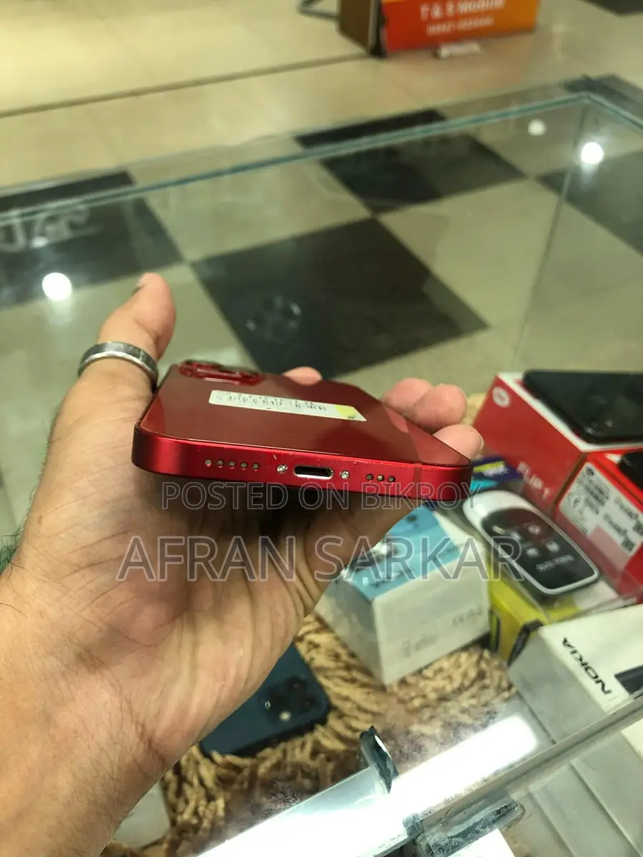 Apple iPhone 13 (Used)