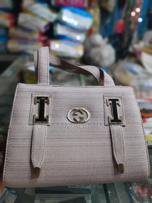 হ্যান্ড ব্যাগ বিক্রয়ের জন্য