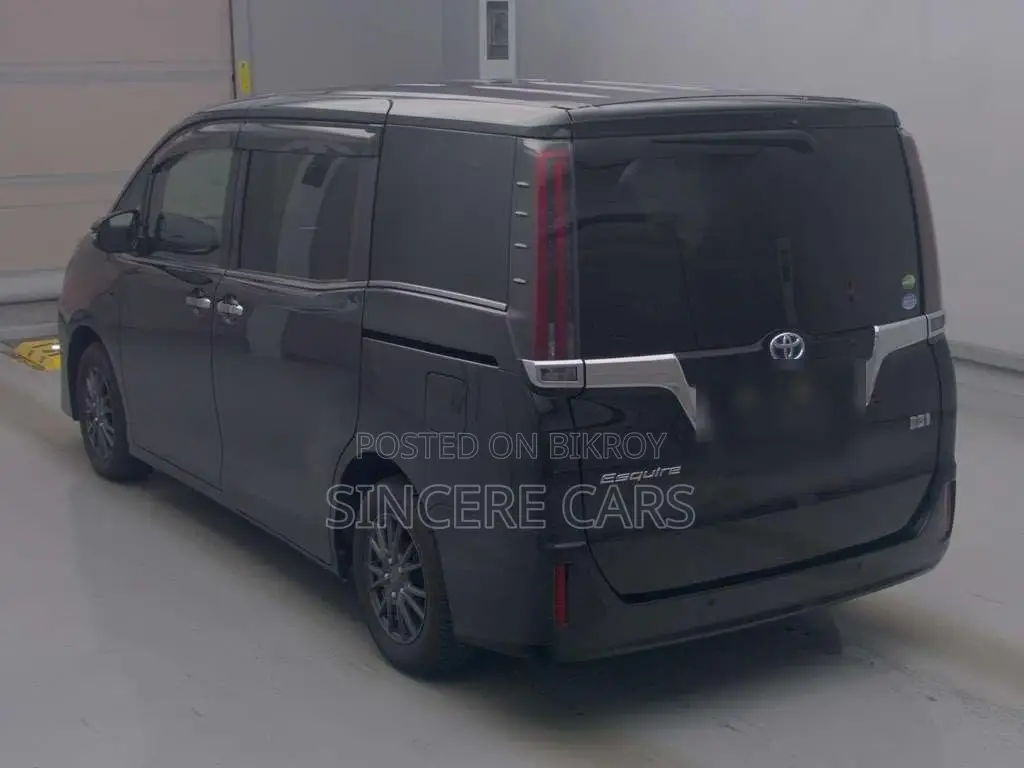 Toyota Esquire GI HYBRID 4 POINT 2020
