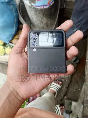 Samsung Galaxy Z Flip 4 (Used)