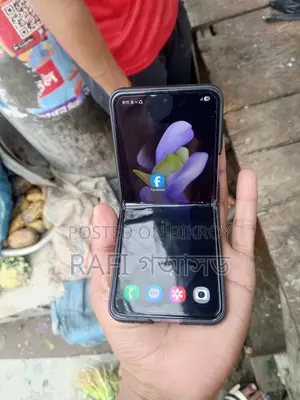Samsung Galaxy Z Flip 4 (Used)