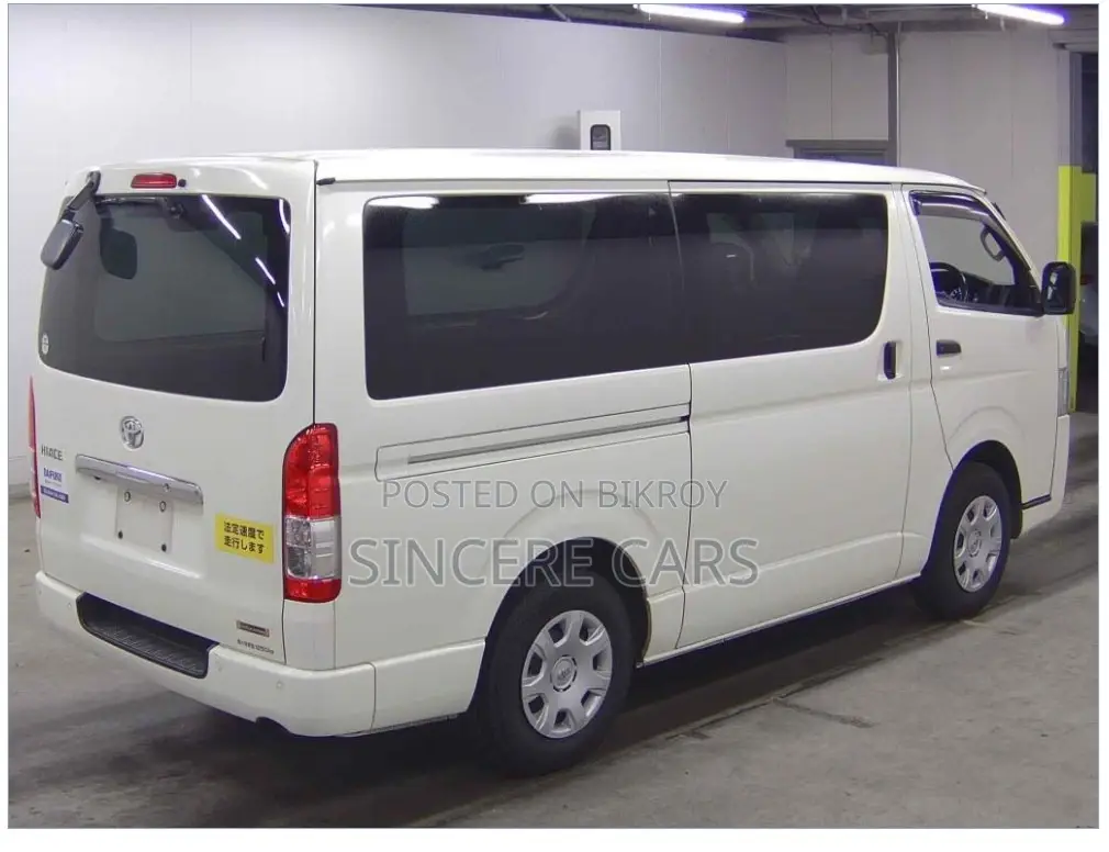 Toyota Hiace GL SINGLE AC 3.5 2021