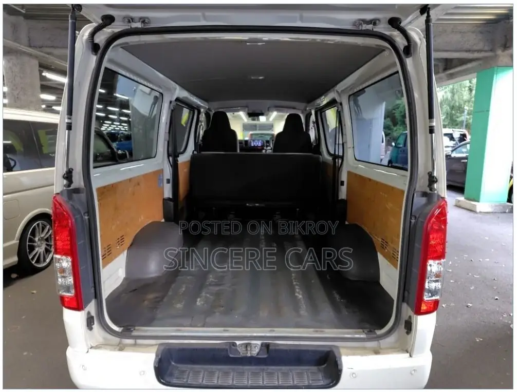 Toyota Hiace GL SINGLE AC 3.5 2021