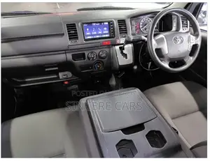 Toyota Hiace GL SINGLE AC 3.5 2021