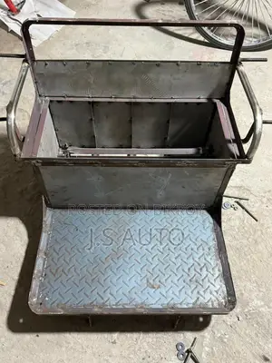 Iron Rickshaw Body with Seat for Sale