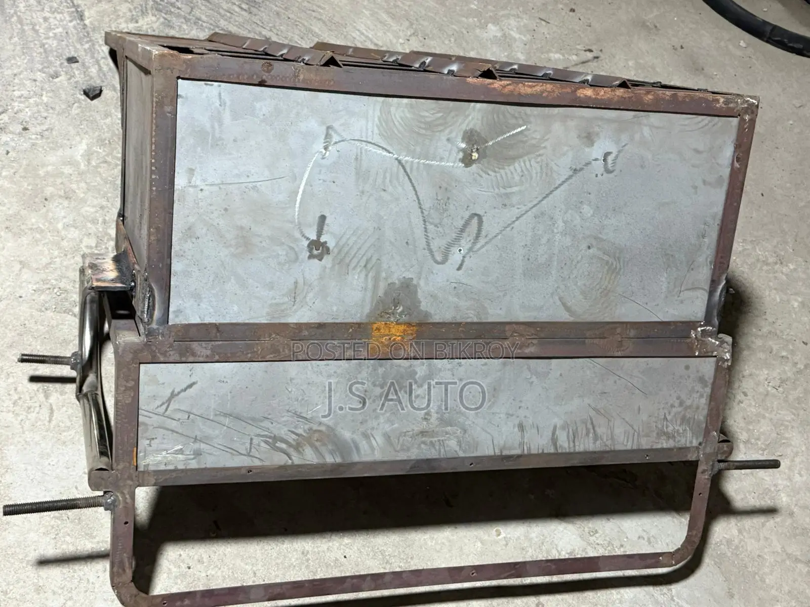 Iron Rickshaw Body with Seat for Sale
