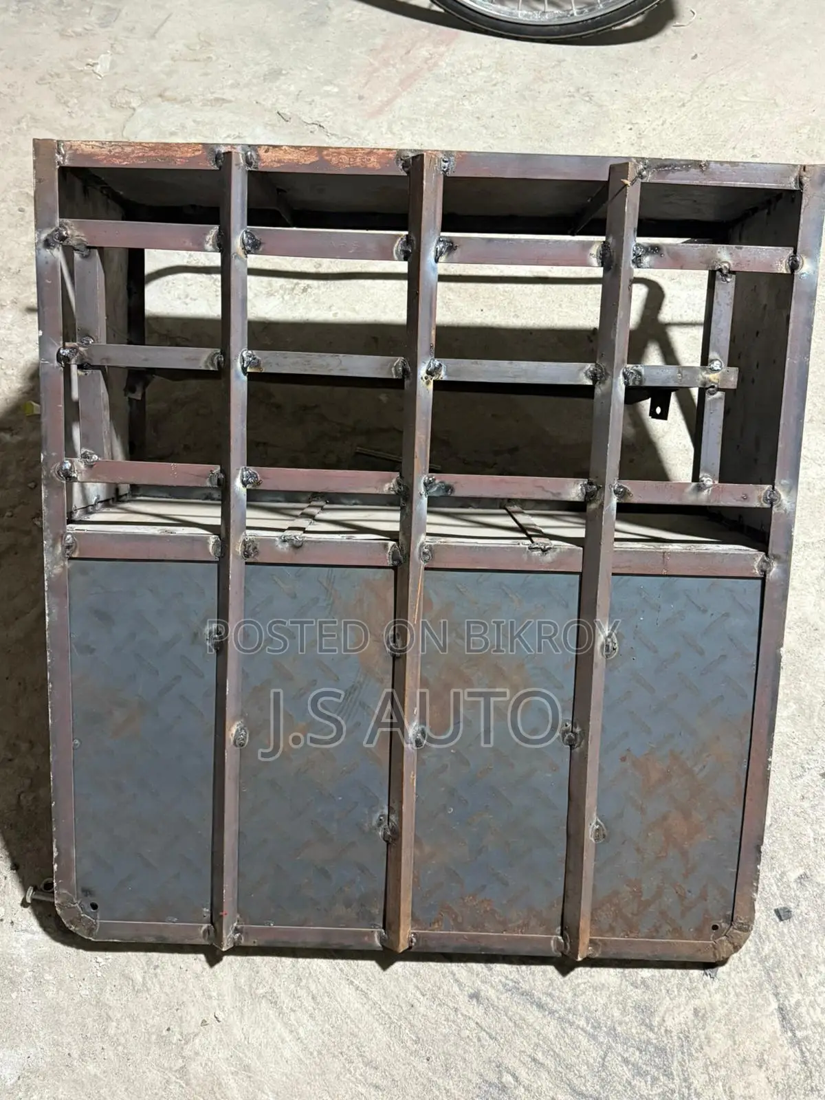 Iron Rickshaw Body with Seat for Sale