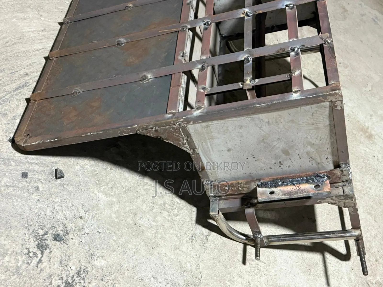 Iron Rickshaw Body with Seat for Sale