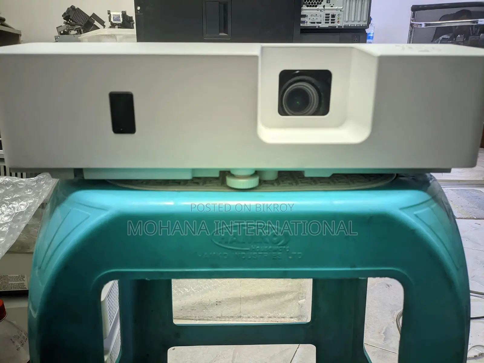 Hitachi CP Ex3051Wn 3300 Lumens