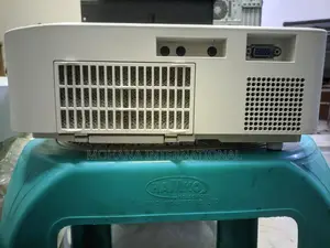 Hitachi CP Ex3051Wn 3300 Lumens